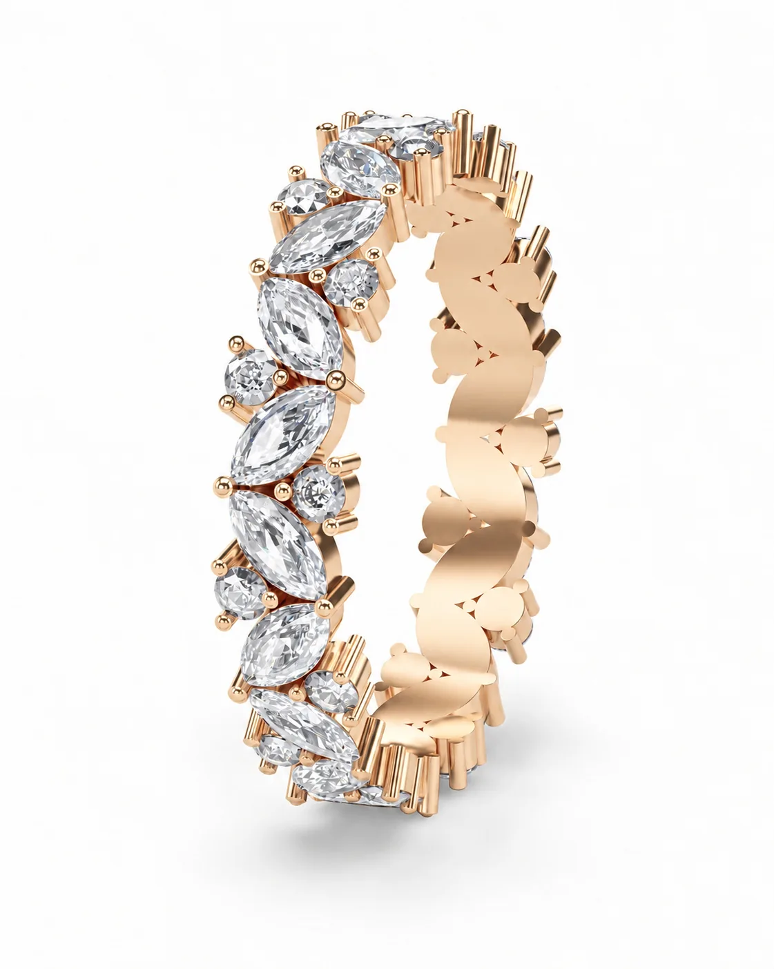 Кольцо из жёлтого золота с бриллиантами-маркизами и круглыми бриллиантами по кругу — фото 2 из 3